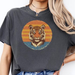 Retro Tiger Grafik-T-Shirt, Comfort Colors® Wildkatzen-Shirt, Vintage ästhetisches T-Shirt, Tiger-Liebhaber-Geschenk, trendiges Tier Unisex-T-Shirt, wilde Tiere