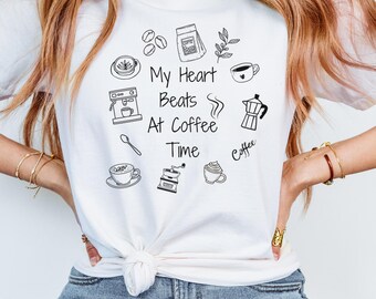 Lustiges Kaffee Shirt, Komfort Farben T-Shirt, trendiges Kaffee Shirt, Kaffee Liebhaber Geschenk, Magisches Kaffee Shirt, Retro Kaffee Shirt, Foodie Shirt Geschenk