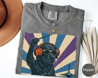 Schwarzes Labrador Drummer Shirt, lustiges Retro Labrador Retriever T-Shirt, Komfort Farben T-Shirt, Labrador Mama Pelz Mama Geschenk, Hunde-Liebhaber-Geschenk, Drummer Dog Tee