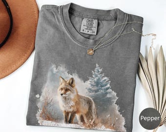 T-shirt met aquarelprint van een rode vos, Comfort Colors® Wildlife T-shirt, realistische afbeelding van een vos in de sneeuw, cottagecore retro natuurshirt, cadeau voor vossenliefhebbers, T-shirt voor wandelaars