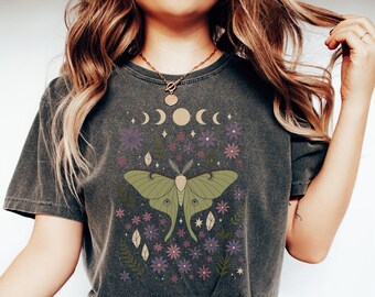 Luna Moth T-Shirt, Gothic Garden Comfort Colors Tee, Moon Phase Butterfly Shirt, Dark Romance Shirt, Insect Cottagecore, Dark Academia Shirt