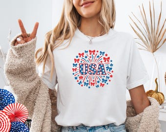 Maglietta con fuochi d'artificio "USA Bow", maglietta "Coquette" per il 4 luglio, maglietta patriottica rossa, bianca e blu, simpatica maglietta per il Giorno dell'Indipendenza, regalo per gli americani