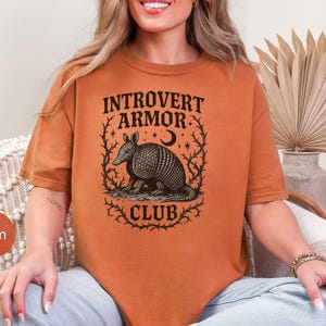 Gordeldier introvert pantserclubshirt, comfort kleuren gordeldier-shirt, gothic Weirdcore retro-shirt, sarcastisch introvert humor-T-shirt afbeelding 12