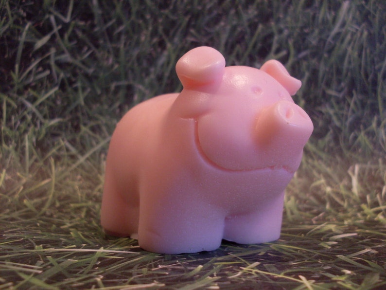 Pig Soap ONE Pig Shaped Soap Farm Animal Soap Smiling Pig Gift for Him Gift for Her Party Favor Pig Soap Gift for Farmer image 2