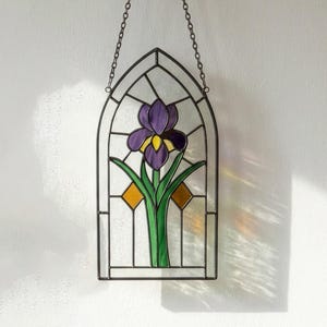 Digital nedladdning av mönster i målat glas, blommande fönsterpanel, iris. Heminredning. Nybörjarnivå, PDF och PNG