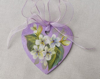 Handpainted White Violets on Lavender, Mothers Day Gifts, Wood Heart Ornament, 3x3 inches, Shabby Violets, Cottage Style Memorial Gifts