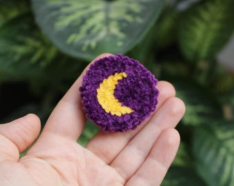 Punch Needle Phone Grip – Handmade Phone Grip with Moon, Heart or Flower – Cute Textile Pop Socket – Kawaii Phone Accessory