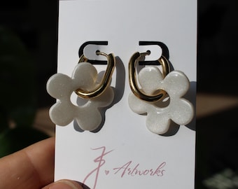 Floral hoop earrings with handmade flowers made of Fimo polymer clay, glittering and shimmering in various colors, lightweight jewelry earrings