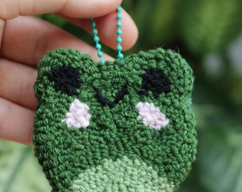 Punch Needle Frog Keychain – Cute Frog Bag Charm – Handmade Pendant – Wool Keychain – Kawaii Accessory