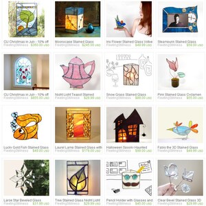 K&ouml;nnte beinhalten: Eine Sammlung von Kunstwerken aus Buntglas, darunter eine Teekanne, ein Haus, ein Fisch, ein Vogel, ein Blatt, ein Stern und ein Bleistifthalter. Die St&uuml;cke sind alle von innen beleuchtet und erzeugen so ein warmes und einladendes Leuchten. Die Kunstwerke sind aus buntem Glas und mit aufwendigen Designs gefertigt.