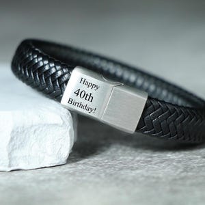 40歳の誕生日メンズレザーブレスレット、パーソナライズされた刻印ブレスレット、マットステンレススチール、彼のためのカスタムブレスレット、誕生日プレゼント、男性へのギフト