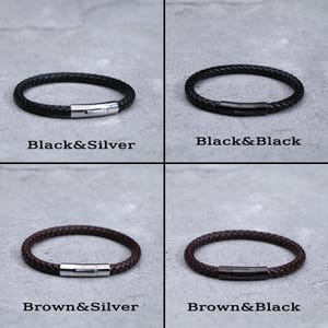 Puede incluir: Cuatro pulseras de cuero con diferentes combinaciones de colores. Las pulseras son negras y plateadas, negras y negras, marrones y plateadas, y marrones y negras.