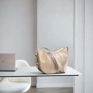 Crossbody Ledertasche, Schultertasche für Frauen, halbrunde Tasche, Leder Halbmond Tasche, Abschlussgeschenk, College Tasche, halbrunde Damentasche
