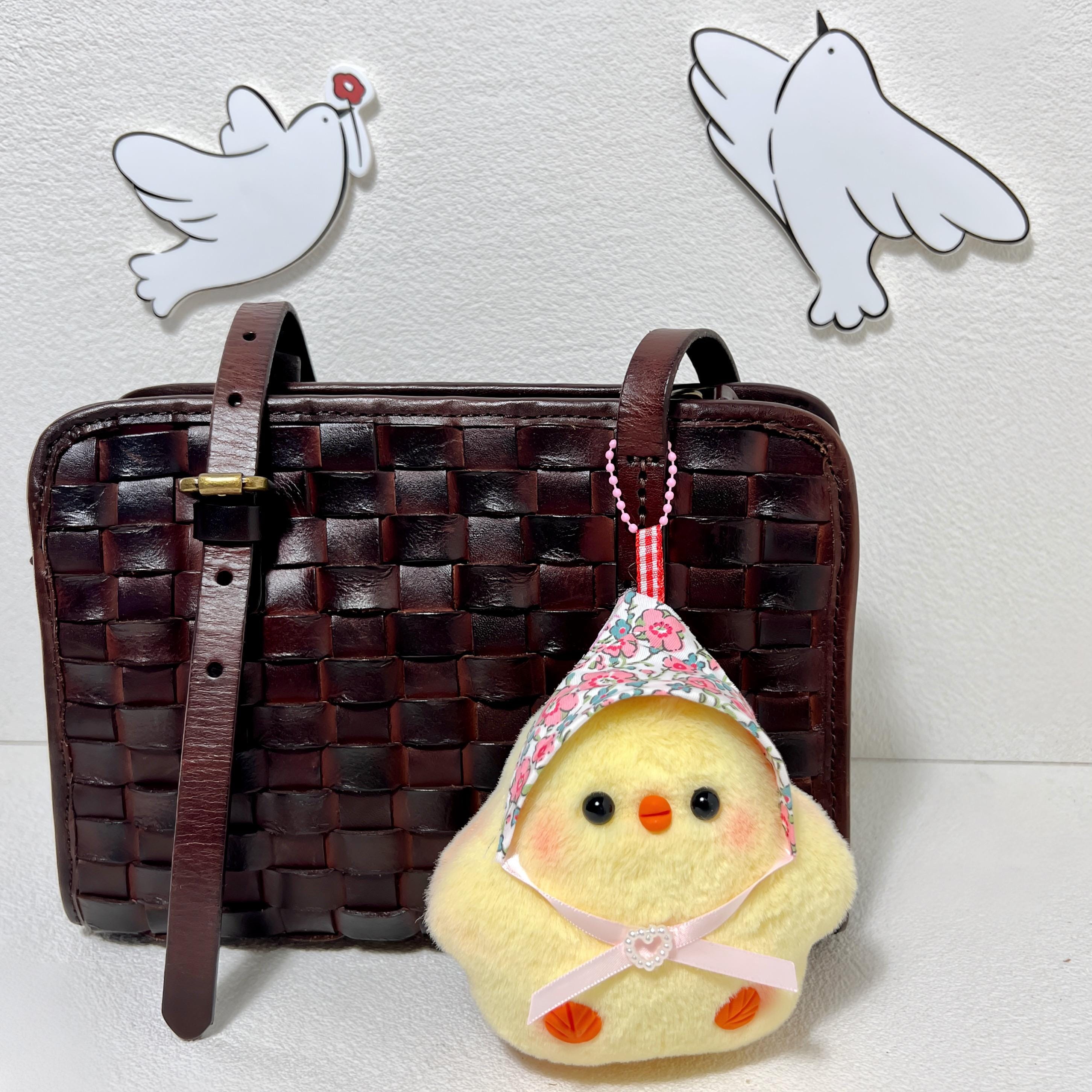 Handmade Plush Chick Keychain with Floral Hood – Soft Yellow Fluffy Bag Charm, Cute Chick Plushie, Kawaii Animal Key Ring, Unique Gift Idea
