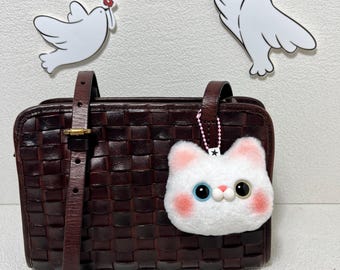 Handmade Plush Cat Keychain – Odd-Eyed Kitty Bag Charm – Soft & Fluffy Unique Gift – Cute Animal Accessory for Car, Purse or Backpack