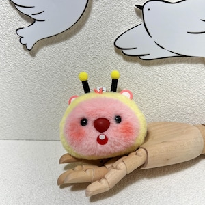Handmade Bee Plush Keychain: Fuzzy Car & Bag Charm