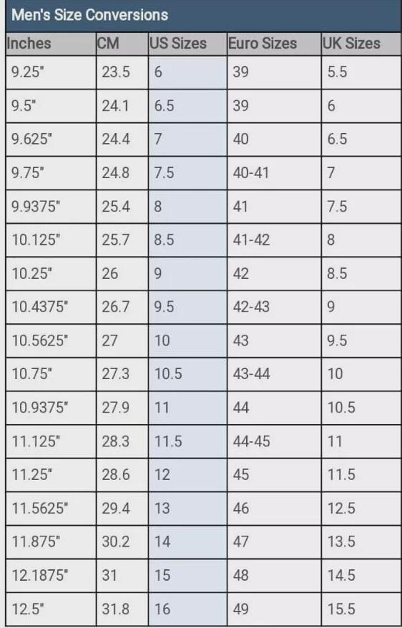 K&ouml;nnte beinhalten: Eine Gr&ouml;&szlig;entabelle mit der &Uuml;berschrift Size Conversions mit Spalten f&uuml;r Inches, CM, US Sizes, Euro Sizes und UK Sizes. Die Tabelle listet numerische Werte f&uuml;r Schuhgr&ouml;&szlig;en auf, beginnend bei 9,25 Zoll und 23,5 cm bis zu 12,5 Zoll und 31,8 cm.