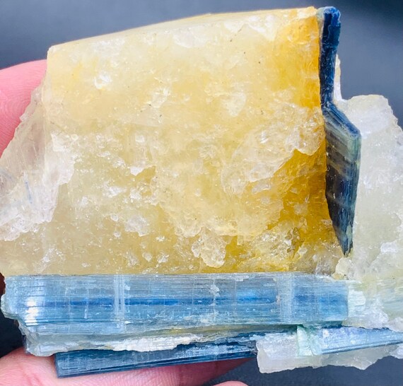 マトリックス上のカイヤナイト結晶 - Etsy 日本