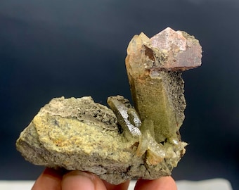 Natuurlijk brookietkristal met vervagingskwarts, baluchistan-exemplaar