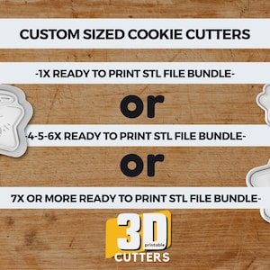 Op de afbeelding: Afbeelding toont op maat gemaakte koekjessnijders met de tekst: "CUSTOM SIZED COOKIE CUTTERS". Het biedt kant-en-klare STL-bestandspakketten: 1X, 4-5-6X of 7X of meer. Een "3D printable CUTTERS" logo is ook aanwezig.