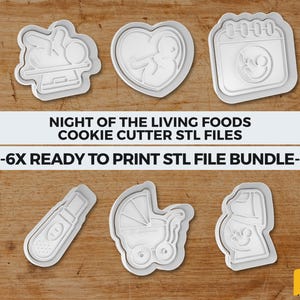 Pode incluir: Um conjunto de seis cortadores de biscoitos de plástico branco com designs relacionados à gravidez e ao bebê. O texto "NIGHT OF THE LIVING FOODS COOKIE CUTTER STL FILES" é exibido acima dos cortadores. A frase "-6X READY TO PRINT STL FILE BUNDLE-" também é visível.