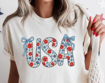 Vintage Quilted USA T-Shirt, Comfort Colors® Floral 4th of July Shirt, Patriotic USA Floral T-shirt, Trendy 4th of July Tee, Preppy 4th Tee