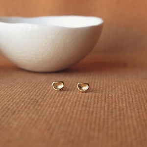 Mini nugget stud earrings – Organic tiny pebble shape in sterling silver or gold vermeil, minimalist artisan jewelry
