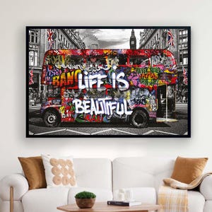 Opera d'arte su tela ispiratrice "Life is Beautiful London Graffiti" di Banksy, tela su tela con autobus londinese colorato di Banksy, tela Pop Art, pronta da appendere.