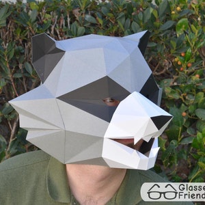 Animal Mask: Make your own 3D Low Poly Raccoon Mask with this printable PDF template. Great for Halloween and Parties!