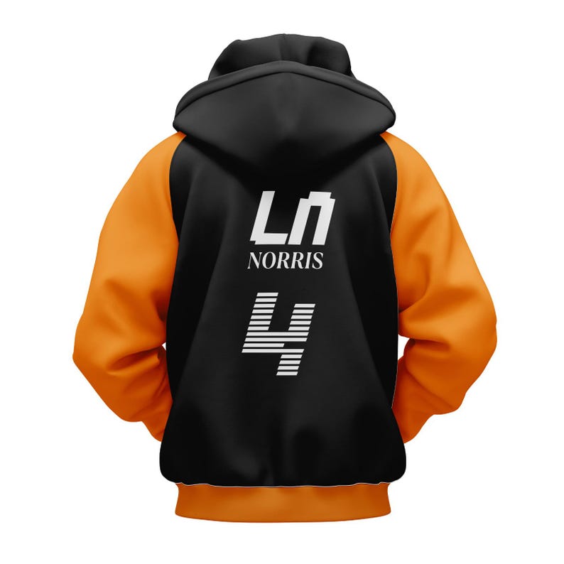 以下が含まれることがあります： 黒とオレンジ色のフード付きスウェットシャツ。背面には白で「LN NORRIS」の文字と数字の「4」がプリントされています。袖と下部はオレンジ色で、フードは黒色です。