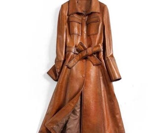 Italiensk överrock Trenchcoat i äkta läder i vaxat, brunt, långt fårskinn