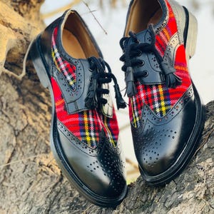 Herren Scottish Schwarz Echtleder Tartan Kilt Schuhe | Ghillie Brogues Abendschuhe | Erhältlich in 40 Clan Tartans Größe ( 5 bis 12 )