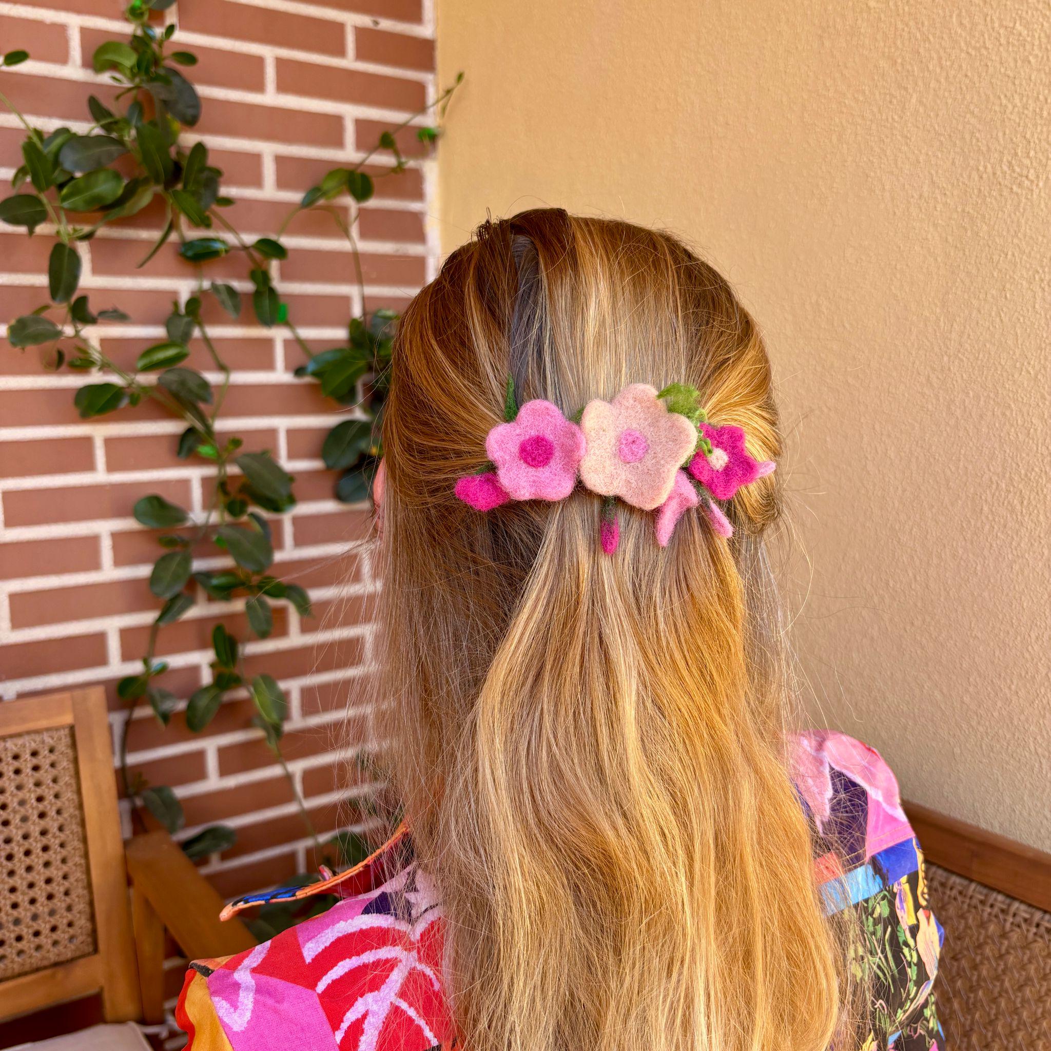 SPRING FLOWER French barrette in 100% Merino wool. Handmade hair clip. Gift for women. Boho style. Hair accessory.