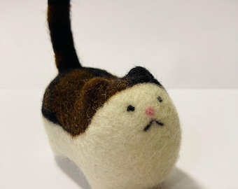 Needle Felted Cat, Needle Felted Cat Figurine, Handmade Felt Cat Ornament, Handmade Wool Felt Figurine