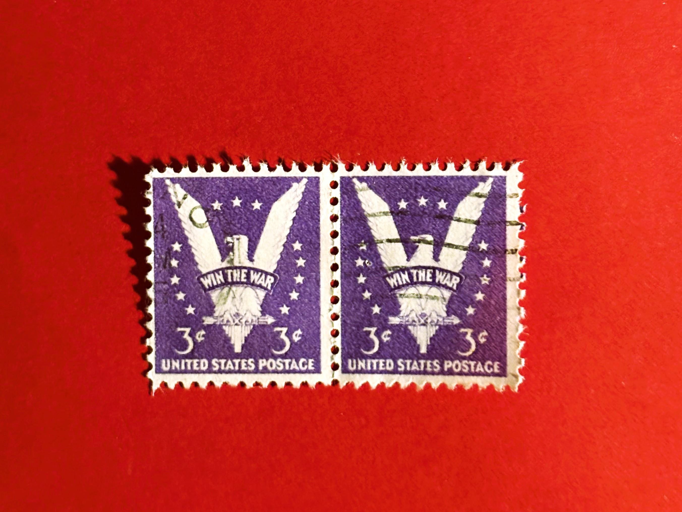 USA Win the War 1942; Pair 3c First Class Mail; Scott #905; Light  display picture 1