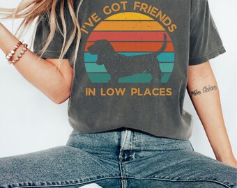 Ich habe Freunde an niedrigen Orten, Basset Hound, lustiges Hundeshirt, Retro Sonnenuntergang, Basset Hound Shirt, Hundemutter Geschenk, Hundeliebhaber Geschenk, Hundevater