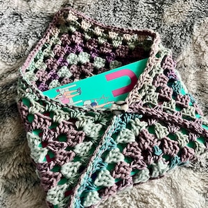 Granny Square Book Sleeve Crochet Pattern