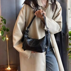 Y2K schwarze Umhängetasche, Leder Motorradtasche, Punk Minimalist Tasche, Trendy Casual Bag, Street Style Tasche, Geschenk für Mädchen im Teenageralter