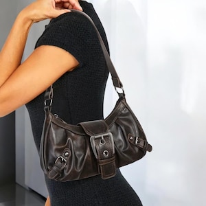 Sac à bandoulière rétro de l'an 2000, Sac à main Maillard en cuir plissé, Sac sous les aisselles à rivets pour femme, Sac à main esthétique vintage cool, Mode tendance des années 2000