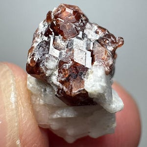Spessartin granat 10 karat terminerad kristallmineralprov från Pakistan