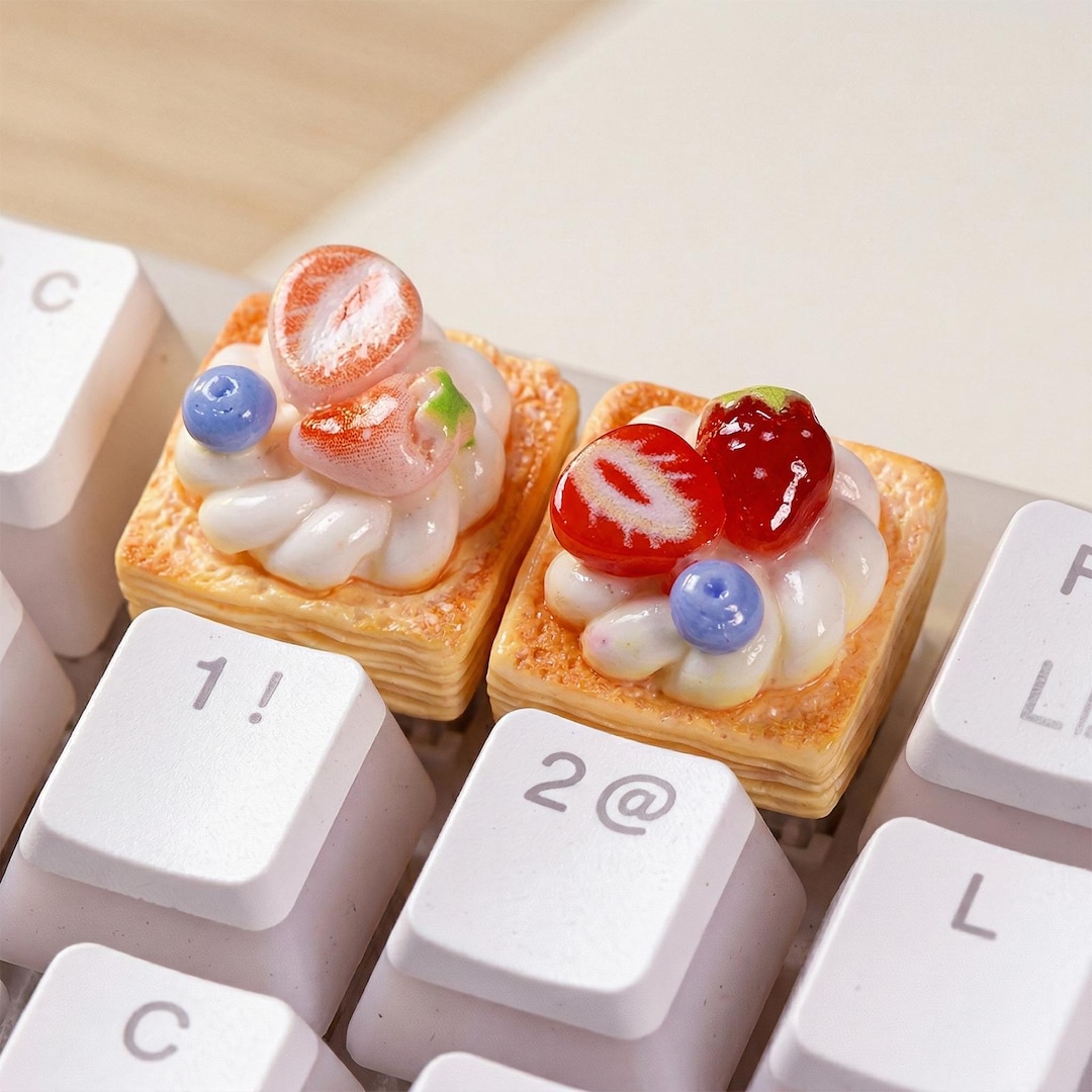 Kawaii Strawberry Cake Keycap! ( Red ) 