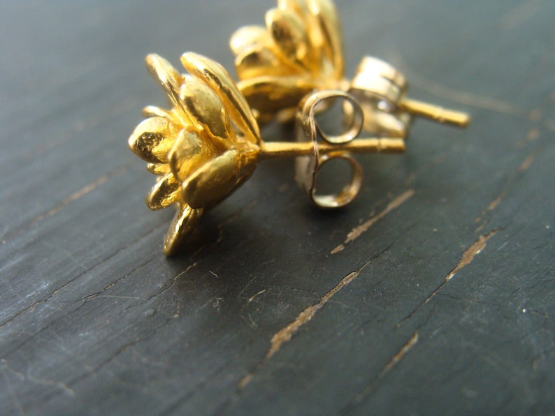 18K Gold Vermeil Miniature Flower Rosette Posts Botanical Jewelry Nature Cast image 2