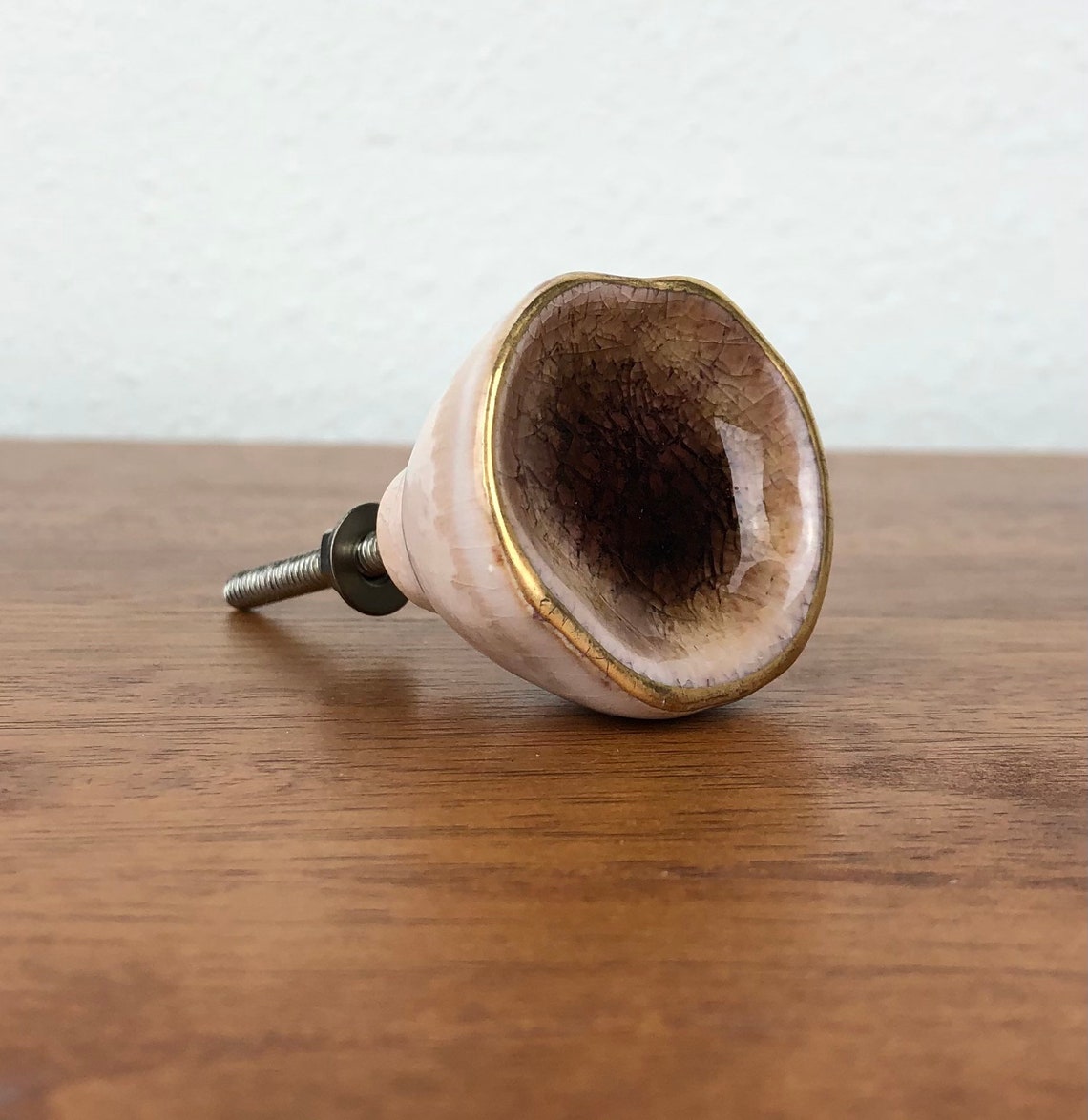 Perilla de cajón de cerámica crujiente rosa con acentos | Etsy