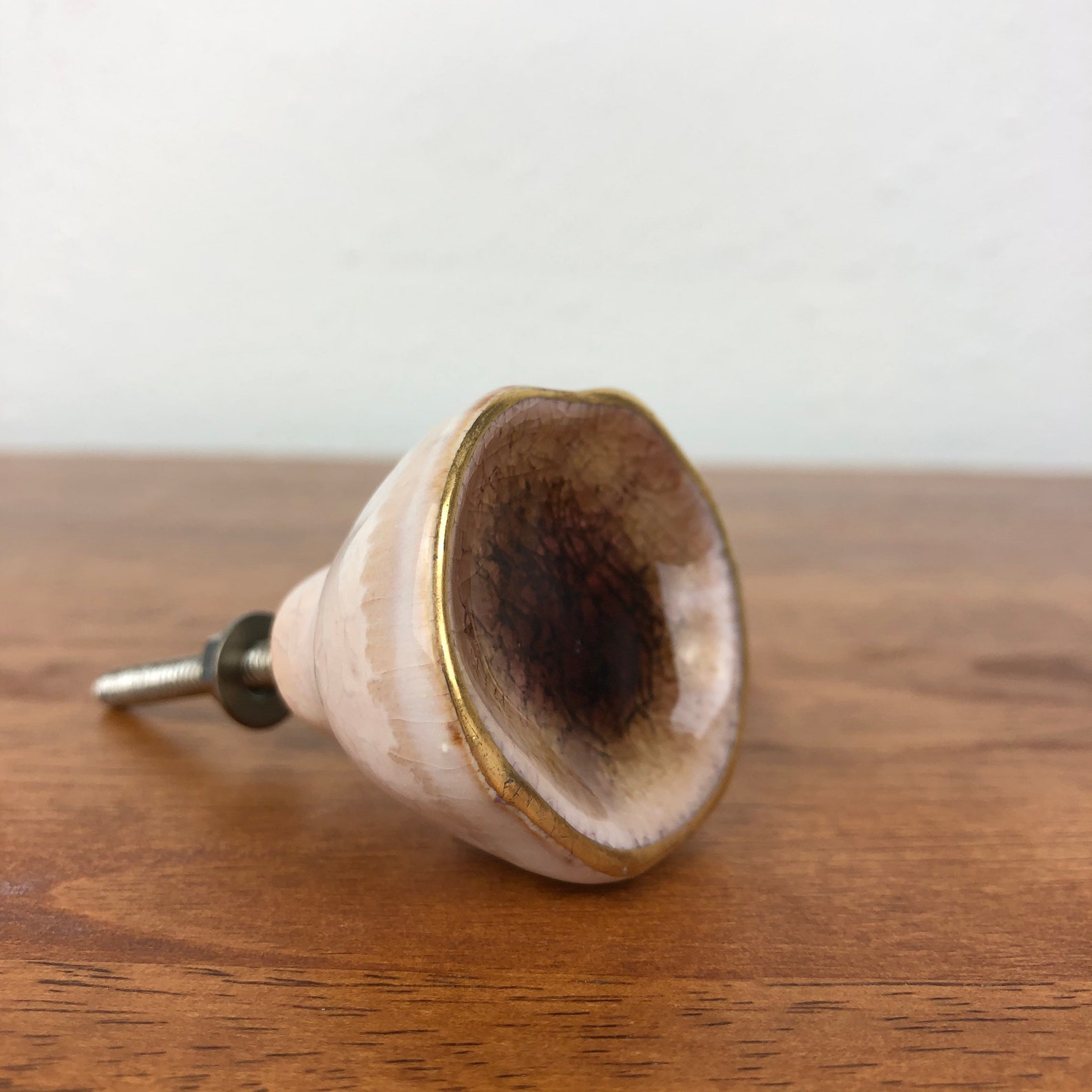 Perilla de cajón de cerámica crujiente rosa con acentos | Etsy