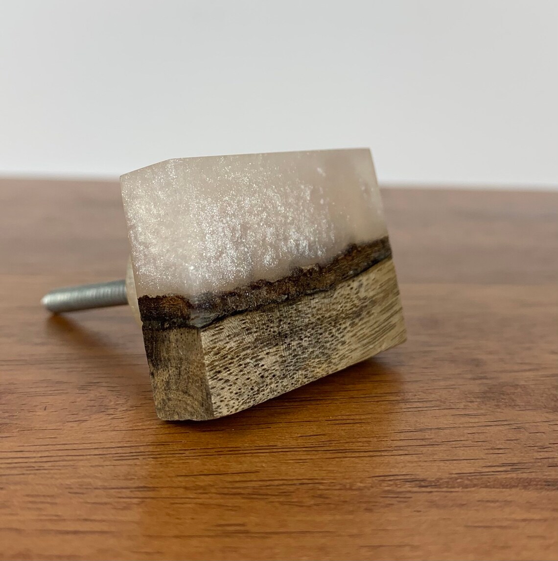 Perla y madera drawer knob perilla del gabinete de madera | Etsy