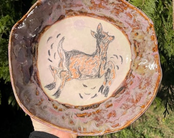 Frutero con forma de cierva saltando