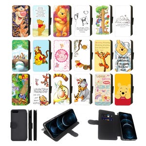 Könnte beinhalten: Eine Sammlung von Handyhüllen mit verschiedenen Designs von Winnie Puuh und seinen Freunden. Die Hüllen zeigen farbenfrohe Illustrationen der Charaktere sowie Zitate und Phrasen. Einige Hüllen sind offen und zeigen den Bildschirm des Telefons.