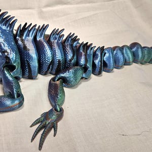 Flexi Iguana, 3D Printed, articulated design, one in stock {made to order } Figurine