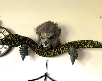 Serpiente de peluche de ganchillo