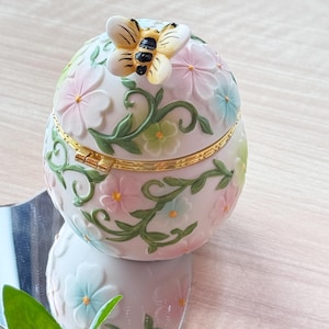 Bee jewelry box, handmade ceramic box, minimalist art pottery box, cute jewelry box, handmade ceramic jewelry, Mother&#39;s Day gift